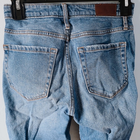 rose patch Hollister jeans + ripped jeans + high rise jeans - Picture 4 of 5